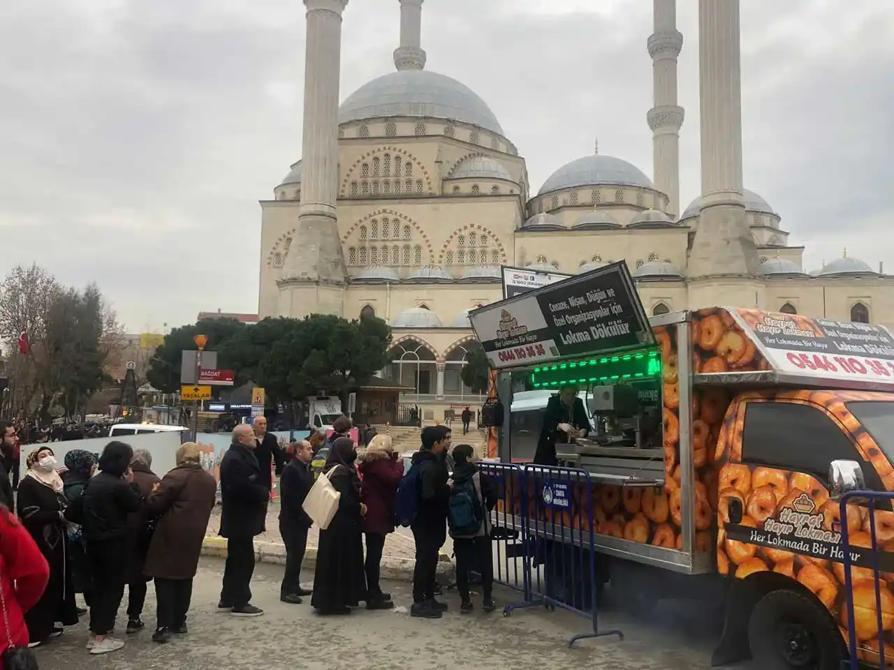 İstanbul'da mevlit, kandil, cenaze, düğün ve özel günlerde hayır lokması döktürmek için mobil hayır lokması hizmeti