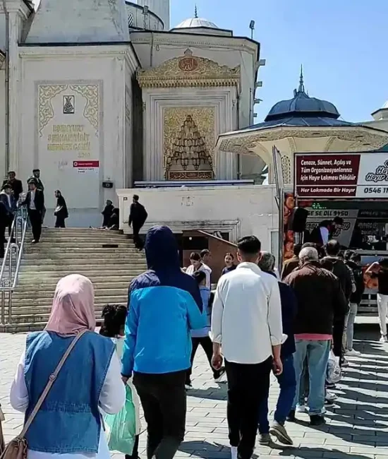 İstanbul Lokmacı İle hayır için Lokma döktürme ve Mevlüt lokması dağıtımı