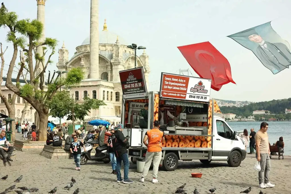 İstanbul Hayır Lokması ile Anadolu Yakasında ve Avrupa Yakasında Lokmacı Hizmeti