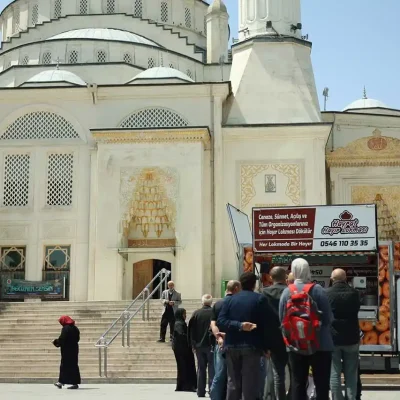 Lokmacı İstanbul - Mevlüt Lokması Dağıtımı - Ölmüşler için Lokma Dağıtımı - Lokma Döktürme