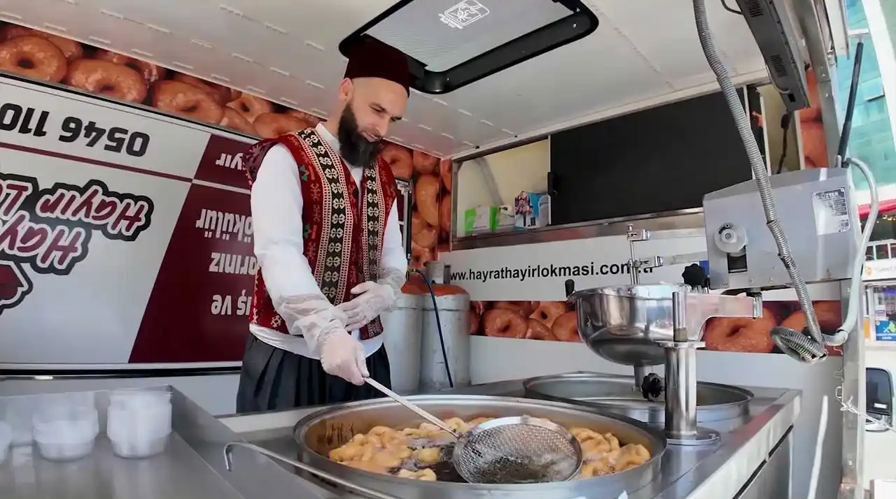 Hayır Lokması Dağıtımı - Taze Sıcak Lokma İkramı - Lokma Tatlısı - İzmir Lokması - Saray Lokması